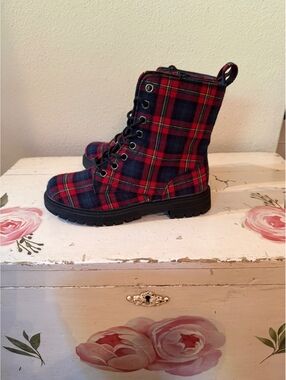 SO Red and Blue Plaid Combat Boots women’s 7